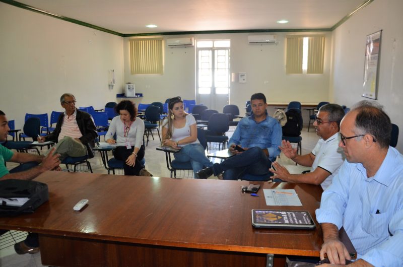 Membros da Diretoria do CBH Rio VErde e Jacaré e secretrios de agricultura e meio ambiente dos municipios de Lapão, Ibipeba e Presidente Dutra